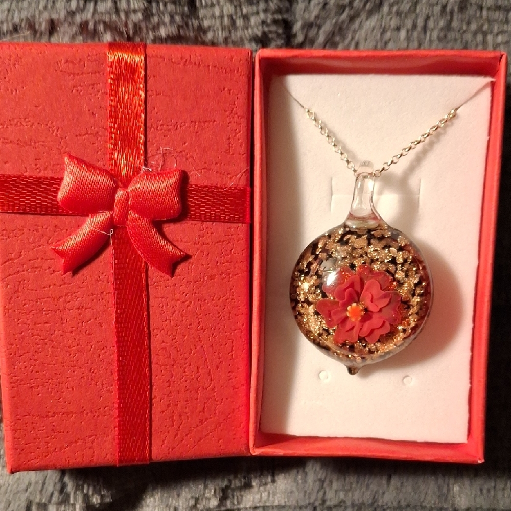 Charming Floral Glass Pendant Necklace